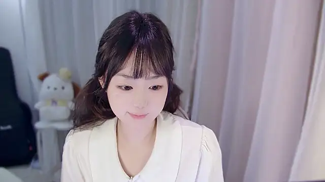 Snapshot of YUANYUAN-A chatting on November 2025 09:51:02 AM YUANYUAN-A online show from November 2025 09:51:02 AM