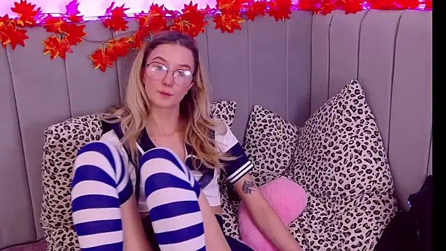 MaeLili online show from October 2025 08:04:02 AM