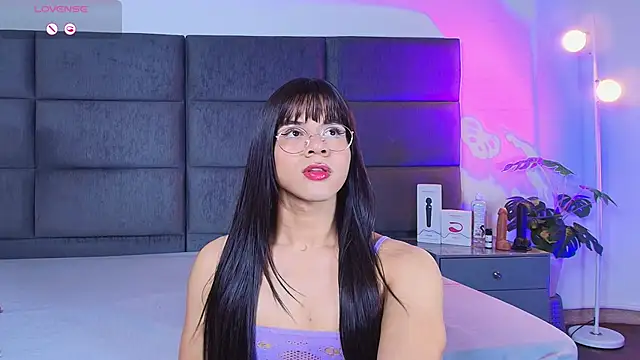 Snapshot of Slenna_Moon chatting on February 2026 01:53:02 AM Slenna Moon online show from February 2026 01:53:02 AM