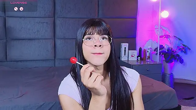 Snapshot of Slenna_Moon chatting on February 2026 11:39:01 PM Slenna Moon online show from February 2026 11:39:01 PM