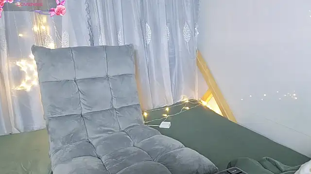 Jade-0906 online show from September 2025 03:46:02 PM