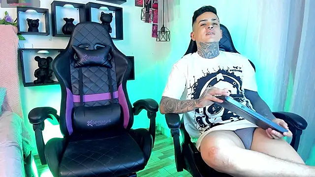 Sarahandzack online show from November 2025 06:12:01 AM