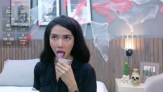 luna roja25 online show from October 2025 01:45:02 PM