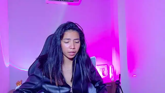 luna roja25 online show from February 2026 01:40:01 PM