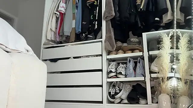 KayleeBella online show from October 2025 01:31:02 PM