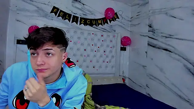 Ari and Storm online show from March 2026 01:37:01 PM