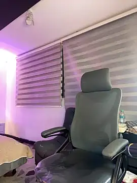 SkyThompson online show from November 2025 05:17:02 AM