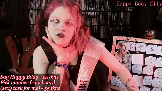 Snapshot of NoelleGothicShadow chatting on October 2025 10:48:02 PM NoelleGothicShadow online show from October 2025 10:48:02 PM