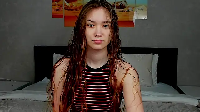 Snapshot of AmadaReine chatting on February 2026 03:51:02 AM AmadaReine online show from February 2026 03:51:02 AM