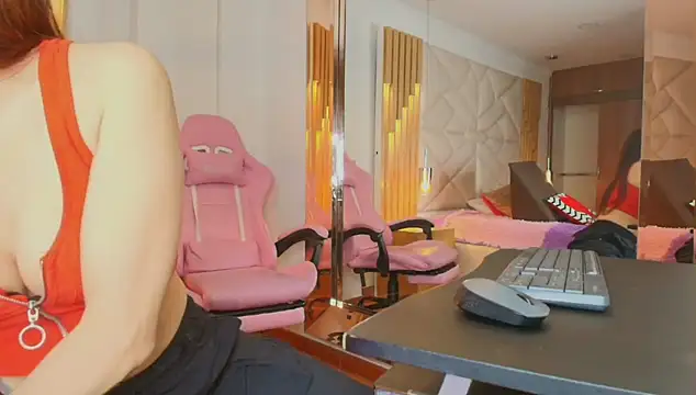 Rose Nichols online show from October 2025 07:33:01 PM