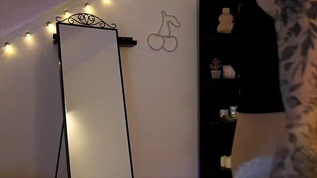 Naomii20   online show from October 2025 02:18:02 PM