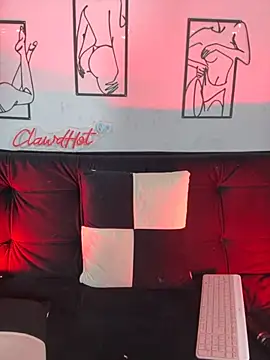 Clawd hot online show from November 2025 01:44:02 PM