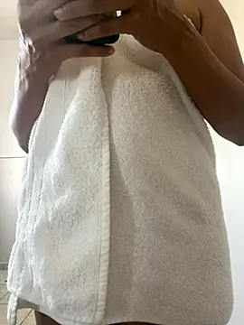 Katianesantos online show from November 2025 09:10:01 AM