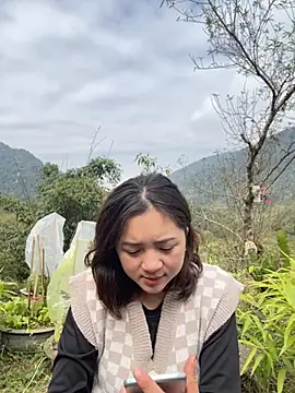 Lonnina online show from November 2025 05:28:02 AM