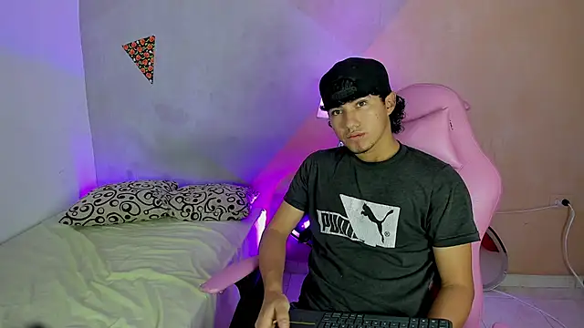 Laura and Kevin online show from November 2025 03:12:02 PM