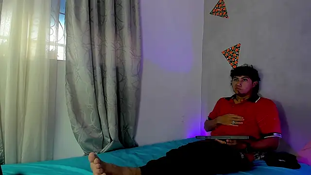 Laura and Kevin online show from November 2025 01:43:01 PM