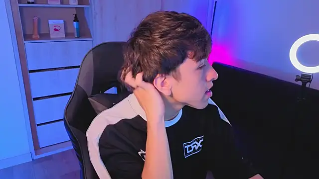 onlinenico online show from October 2025 08:00:02 PM