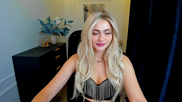 LeslieMineg online show from September 2025 08:20:02 PM