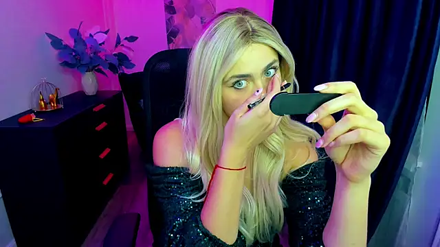 LeslieMineg online show from September 2025 07:38:01 PM