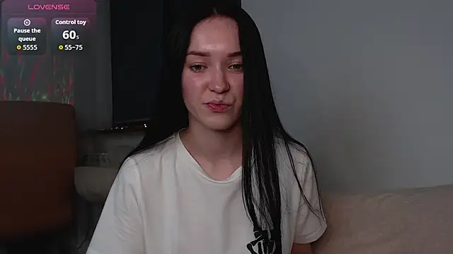 Veliora online show from October 2025 04:09:02 PM