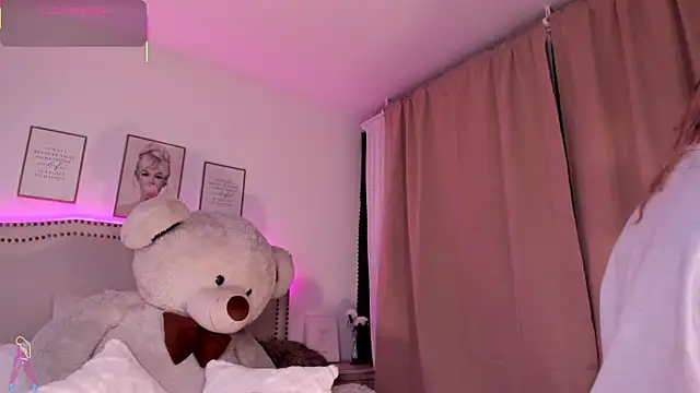 Mayajhons online show from December 2025 11:27:02 AM