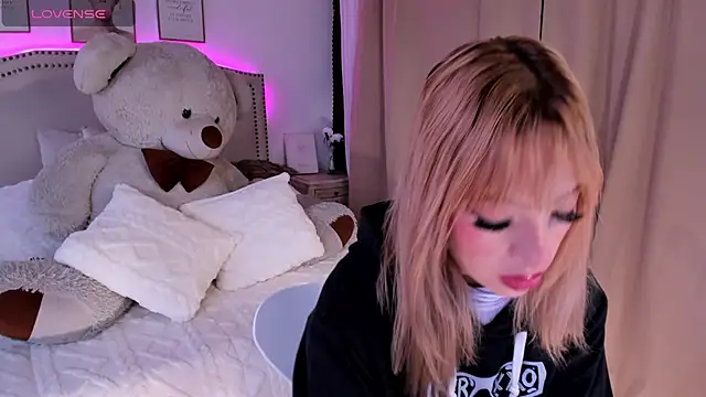 Mayajhons online show from December 2025 11:28:02 AM