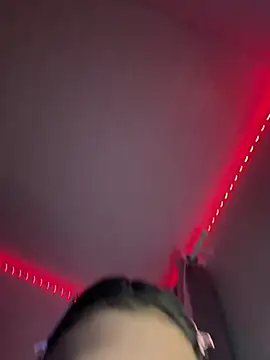 Snapshot of luluzinhax chatting on May 2026 03:24:02 AM luluzinhax online show from May 2026 03:24:02 AM