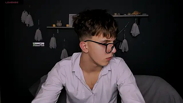 travis wolf  online show from October 2025 08:32:01 PM