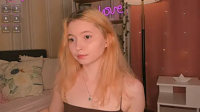 Snapshot of Ruminelle chatting on June 2026 11:32:01 AM Ruminelle online show from June 2026 11:32:01 AM