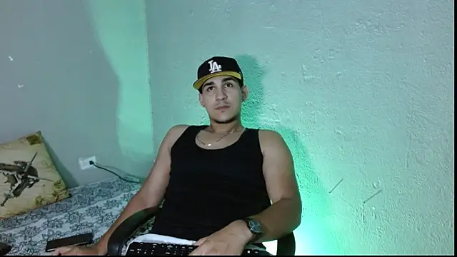 massimo vidal  online show from November 2025 08:30:02 PM