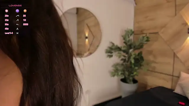 Vale Lux online show from October 2025 02:07:02 PM