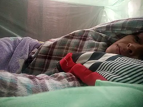 Snapshot of SaraBust chatting on September 2025 01:56:02 PM SaraBust online show from September 2025 01:56:02 PM