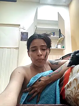 Snapshot of SaraBust chatting on September 2025 01:41:02 AM SaraBust online show from September 2025 01:41:02 AM