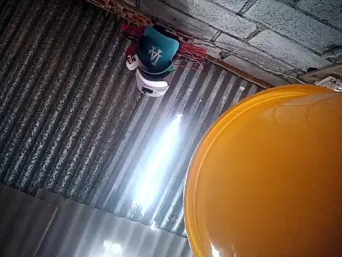 Snapshot of SaraBust chatting on October 2025 04:27:01 PM SaraBust online show from October 2025 04:27:01 PM