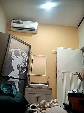 Snapshot of SaraBust chatting on October 2025 03:12:01 PM SaraBust online show from October 2025 03:12:01 PM