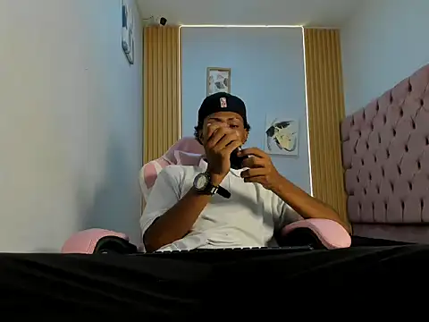 Jax Maliq online show from October 2025 01:47:01 AM