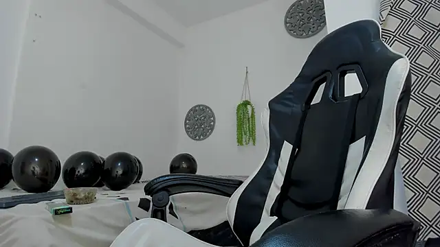 Jax Maliq online show from October 2025 06:03:01 AM