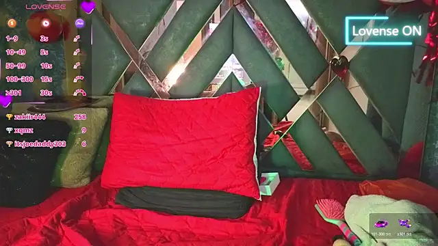 Snapshot of saraah_queen1 chatting on February 2026 07:51:01 AM saraah queen1 online show from February 2026 07:51:01 AM