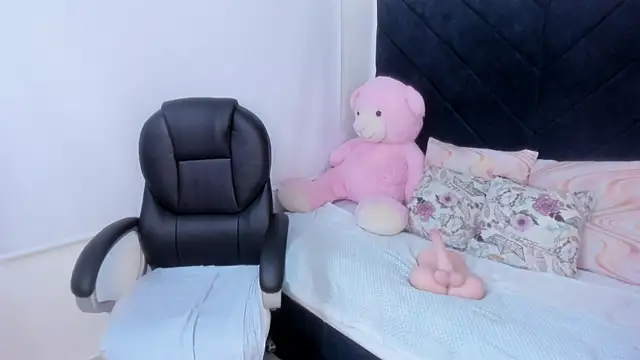 kate lua online show from December 2025 12:00:01 PM