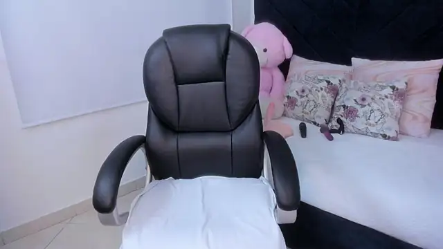 kate lua online show from December 2025 12:01:02 PM