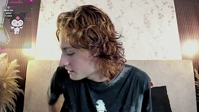 Snapshot of DarcyCullen chatting on September 2025 11:43:01 AM DarcyCullen online show from September 2025 11:43:01 AM