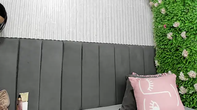 Skarlett hot  online show from February 2026 08:59:02 PM