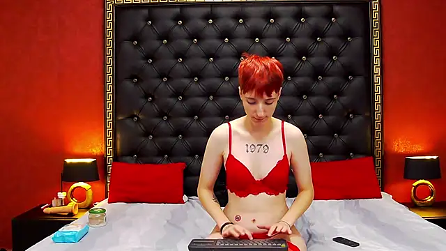 Luna Devil  online show from November 2025 06:51:01 PM