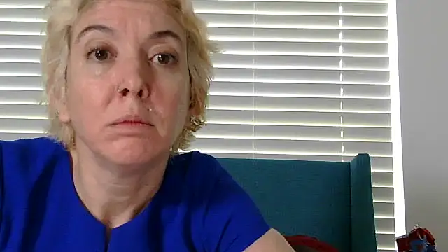 averysage333 online show from September 2025 05:37:01 PM