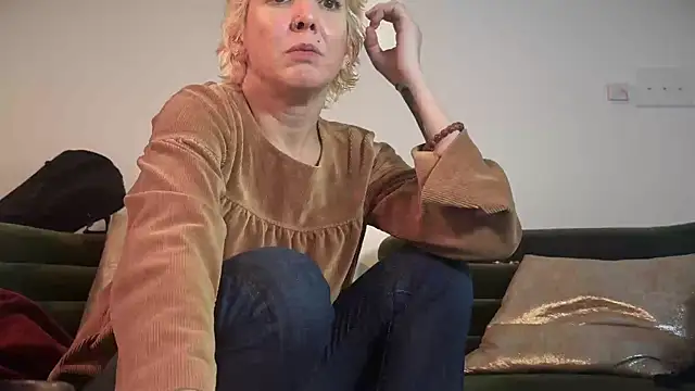 averysage333 online show from September 2025 03:45:01 PM