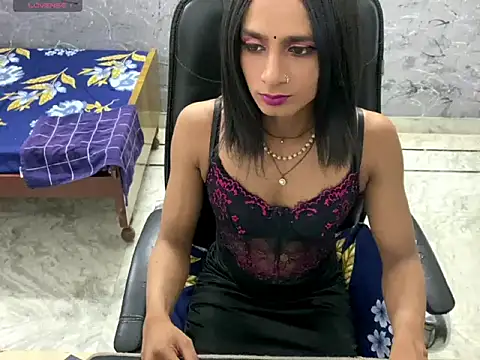 LuvLayla online show from July 2026 06:39:01 PM