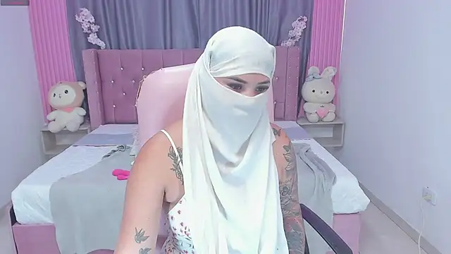 Nayla-Mouna online show from September 2025 07:46:02 PM