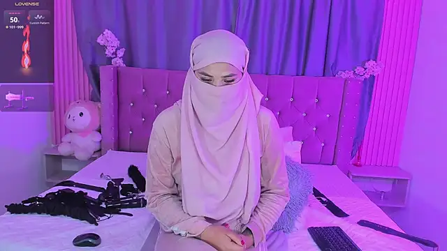 Snapshot of Nayla-Mouna chatting on April 2026 08:02:02 AM Nayla-Mouna online show from April 2026 08:02:02 AM
