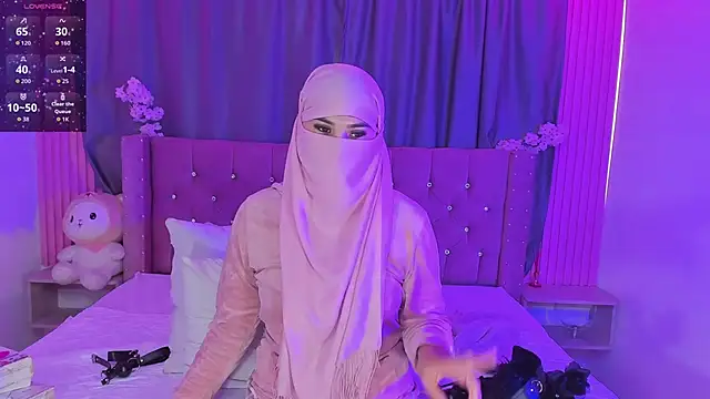 Snapshot of Nayla-Mouna chatting on May 2026 07:32:01 PM Nayla-Mouna online show from May 2026 07:32:01 PM