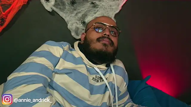  leda swan  online show from October 2025 01:18:02 PM